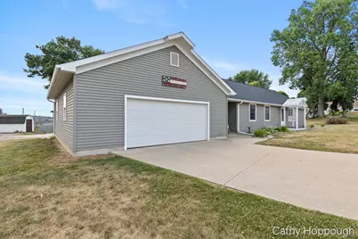 918 Emerald Circle, Lake Odessa, MI 48849 - Photo 2