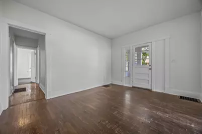 689 E Larch Avenue, Muskegon, MI 49442 - Photo 8