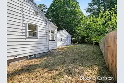 112 S Kenwood Street, Muskegon, MI 49442 - Photo 36