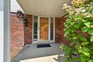 43646 Westridge Ln, Novi, MI 48167 - Photo 2