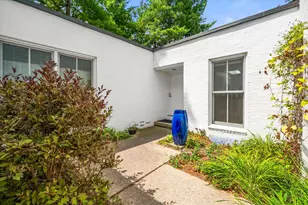 1019 Young Pl, Ann Arbor, MI 48105 - Photo 4