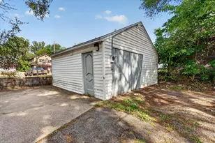 909 Hall St SE, Grand Rapids, MI 49507 - Photo 8