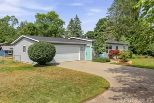 15475 Ransom St, Holland, MI 49424 - Photo 2