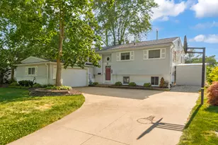 21009 Robinwood St, Farmington, MI 48336 - Photo 2