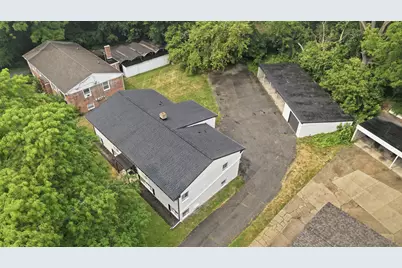 813 Carrier Creek Boulevard NE, Grand Rapids, MI 49503 - Photo 4