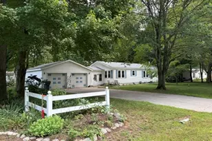 67702 S Ridgewood Dr, South Haven, MI 49090 - Photo 2