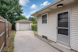 1859 Evergreen St SE, Grand Rapids, MI 49506 - Photo 18