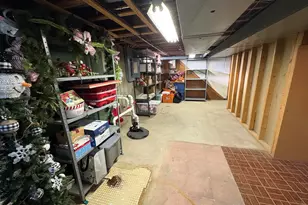 8908 Fox Ave, Allen Park, MI 48101 - Photo 32