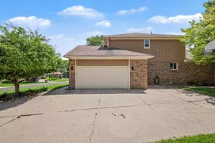 709 Snowmass Dr, Rochester Hills, MI 48309 - Photo 32