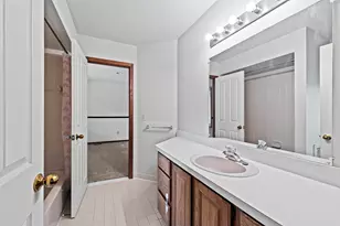 4877 Davis Ct, Troy, MI 48085 - Photo 22