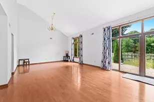 4877 Davis Ct, Troy, MI 48085 - Photo 6