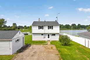 1040 Echo Beach Dr, Jackson, MI 49203 - Photo 2