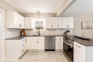 2630 Oakwood Ave NE, Grand Rapids, MI 49505 - Photo 4