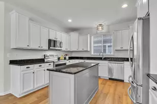 2069 Fountain Park, Keego Harbor, MI 48320 - Photo 14