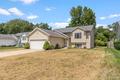 303 Regent Street SE, Grand Rapids, MI 49548 - Photo 2