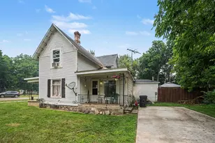 302 N Van Buren St, Paw Paw, MI 49079 - Photo 2