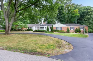 3903 Oakhills Dr, Bloomfield Hills, MI 48301 - Photo 2