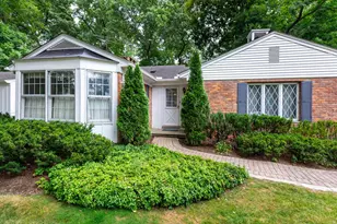 3903 Oakhills Dr, Bloomfield Hills, MI 48301 - Photo 4
