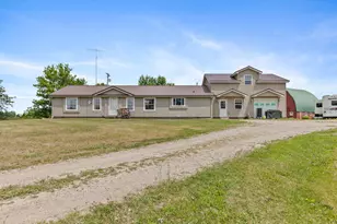 1548 N Loomis Rd, Mount Pleasant, MI 48858 - Photo 2
