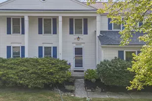 36233 Fredericksburg Rd, Farmington, MI 48331 - Photo 2