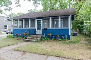 212 E Hammond St, Otsego, MI 49078 - Photo 2