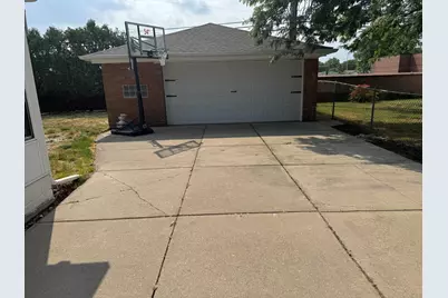 25147 Collingwood Street, Roseville, MI 48066 - Photo 2