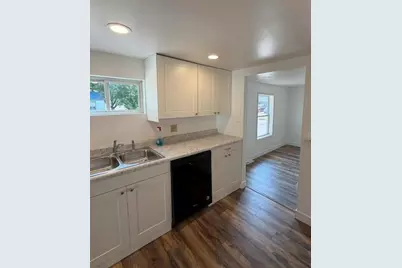 335 S Pleasant Street, Watervliet, MI 49098 - Photo 6