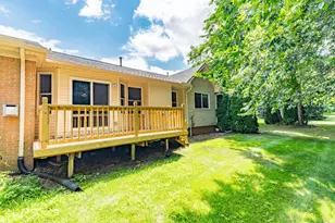 23706 W Lake Cir, Brownstown, MI 48183 - Photo 24
