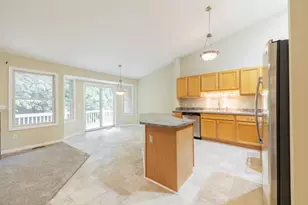 23706 W Lake Cir, Brownstown, MI 48183 - Photo 10