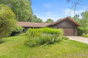 128 Collindale Ave NW, Grand Rapids, MI 49504 - Photo 1