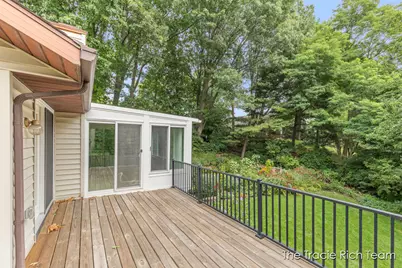 128 Collindale Avenue NW, Grand Rapids, MI 49504 - Photo 32