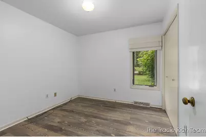 128 Collindale Avenue NW, Grand Rapids, MI 49504 - Photo 20