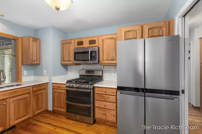 128 Collindale Avenue NW, Grand Rapids, MI 49504 - Photo 10