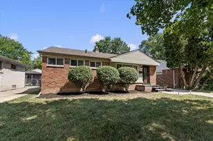 18305 Marquette St, Roseville, MI 48066 - Photo 2