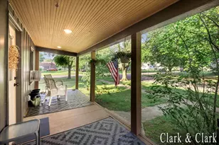 536 E Bond St, Hastings, MI 49058 - Photo 2