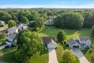 312 Sand Castle Dr, Holland, MI 49424 - Photo 2