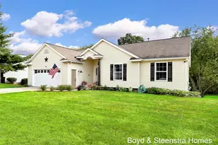 442 Shaw Estates Dr NE, Rockford, MI 49341 - Photo 2