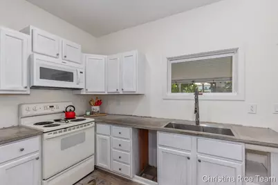 614 W Washington Street, Greenville, MI 48838 - Photo 10