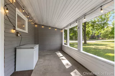 614 W Washington Street, Greenville, MI 48838 - Photo 4
