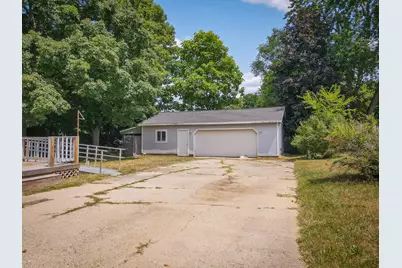 910 Pleasant Street, Belding, MI 48809 - Photo 2