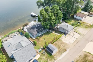 3361 W Shore Dr, Battle Creek, MI 49017 - Photo 2