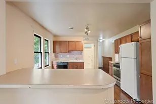 1129 Hamilton Ave NW, Grand Rapids, MI 49504 - Photo 8