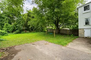 1129 Hamilton Ave NW, Grand Rapids, MI 49504 - Photo 4
