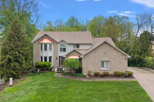 30521 Knighton Dr, Farmington, MI 48331 - Photo 2