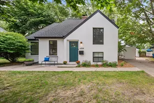 1214 Woodlawn Ave, Grand Haven, MI 49417 - Photo 1