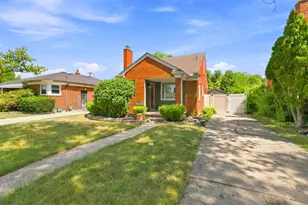 21211 Newcastle Rd, Harper Woods, MI 48225 - Photo 4
