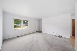 5574 Dogwood Dr, Jackson, MI 49201 - Photo 8
