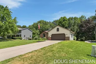 6632 City View Dr, Hudsonville, MI 49426 - Photo 2