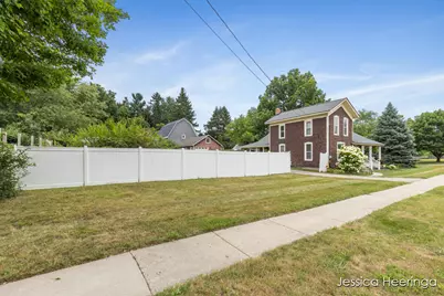 29 W Division Street NE, Rockford, MI 49341 - Photo 4