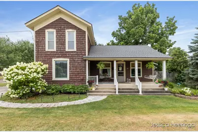29 W Division Street NE, Rockford, MI 49341 - Photo 2